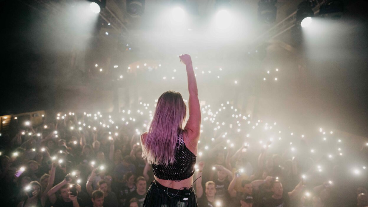 Jamaron zakončili letošní FOREVER TOUR vyprodaným koncertem v pražském Roxy. Na jaře míří na dalších devět zastávek